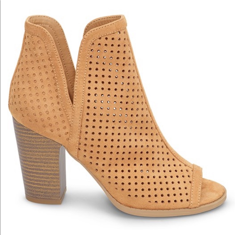 Cute toeless tan booties